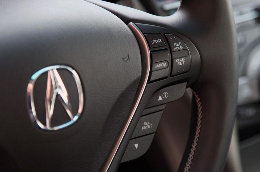 Детали интерьера Acura TL SH-AWD 2011 года  (фото 56 из 101)